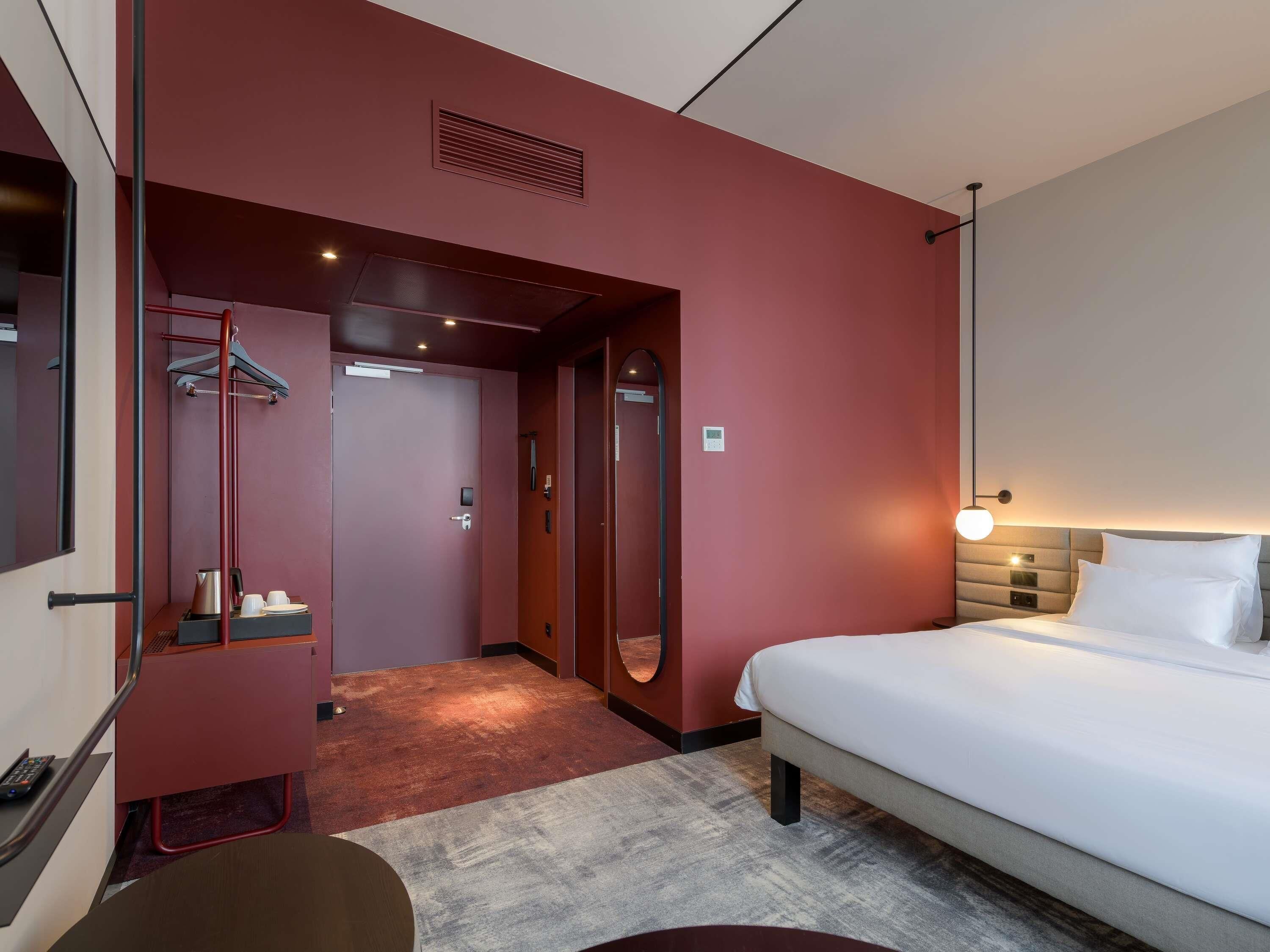 Habitación estándar, 1 cama matrimonial | Ropa de cama hipoalergénica y minibar 