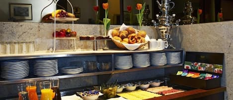 Free daily continental breakfast