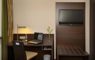 In-room safe, free WiFi, bed sheets