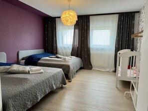 5 bedrooms, desk, iron/ironing board, free WiFi - Skyview | Whirlpool-Sauna-Billiard-Airhockey-Beamer-WeberBBQ (Bad Ems)