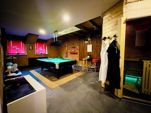 Games room - Skyview | Whirlpool-Sauna-Billiard-Airhockey-Beamer-WeberBBQ (Bad Ems)