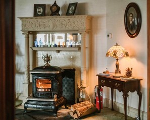 Interior - Victorian Mansion Jim-Dandy Suite (Bennington)