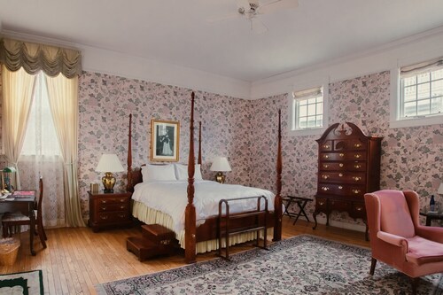 Victorian Mansion Jim-Dandy Suite