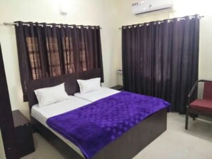 Desk, free WiFi, bed sheets