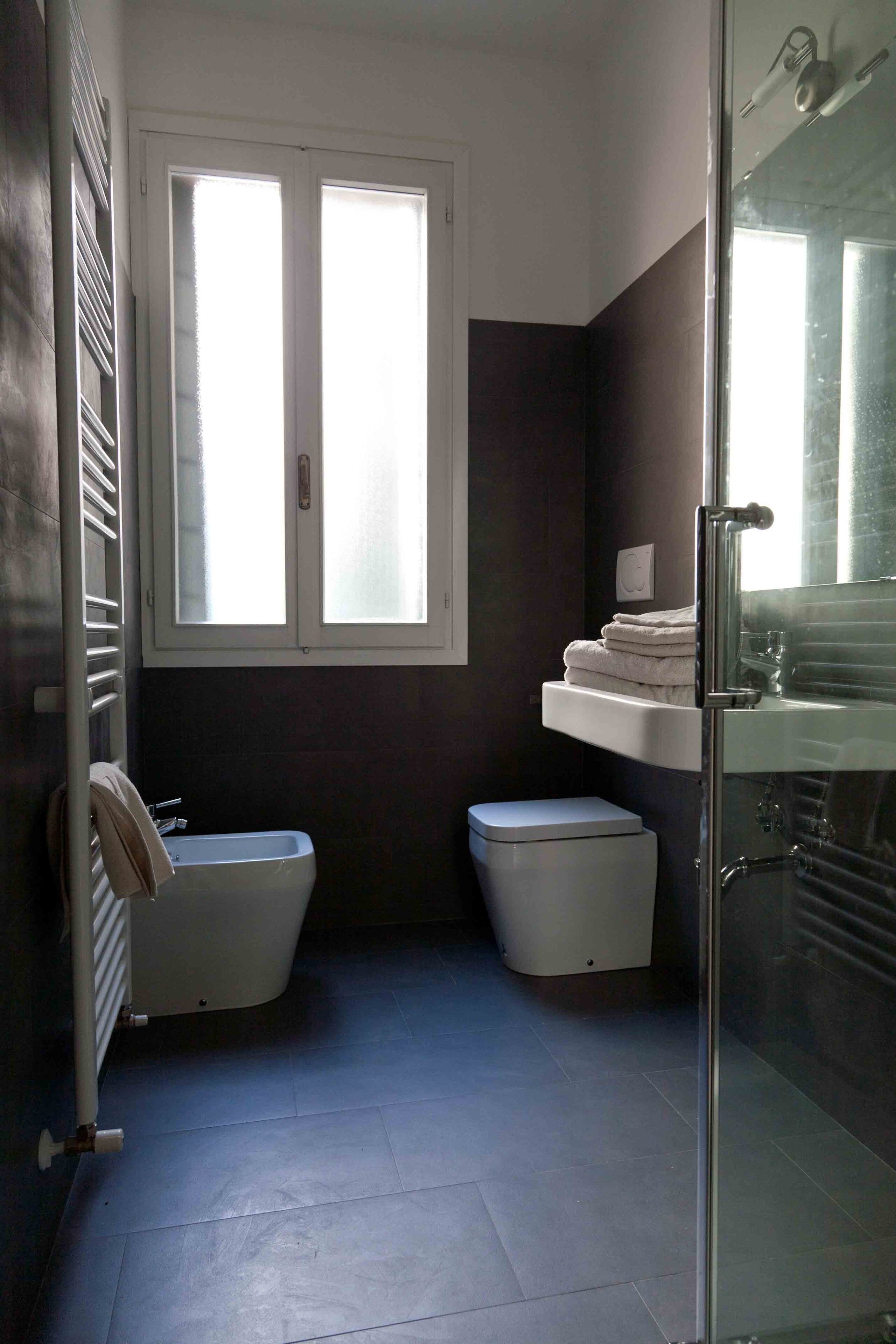 Dusche, Haartrockner, Bidet, Handtücher
