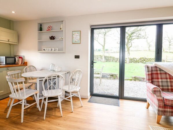 Cottage | Private kitchen | Fridge, dishwasher, electric kettle, toaster