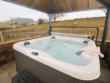 Cottage | Bathroom | Shower. The Old Cowsheds
