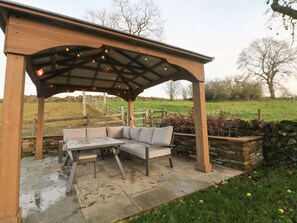 Cottage | Property grounds - The Old Cowsheds (Bakewell)