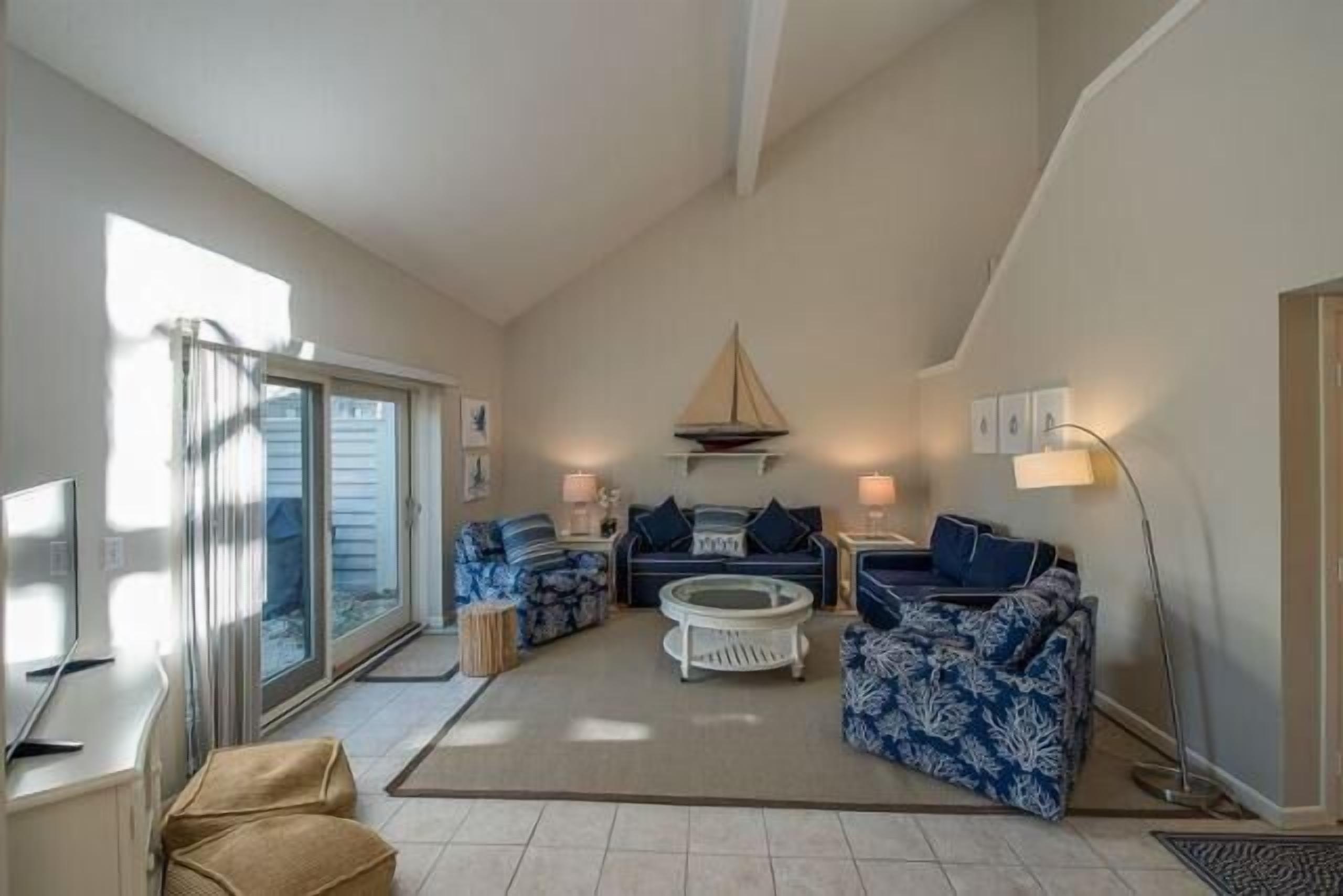 Spacious 3-Bdrm Villa w/ private patio in the heart of Harbour Town