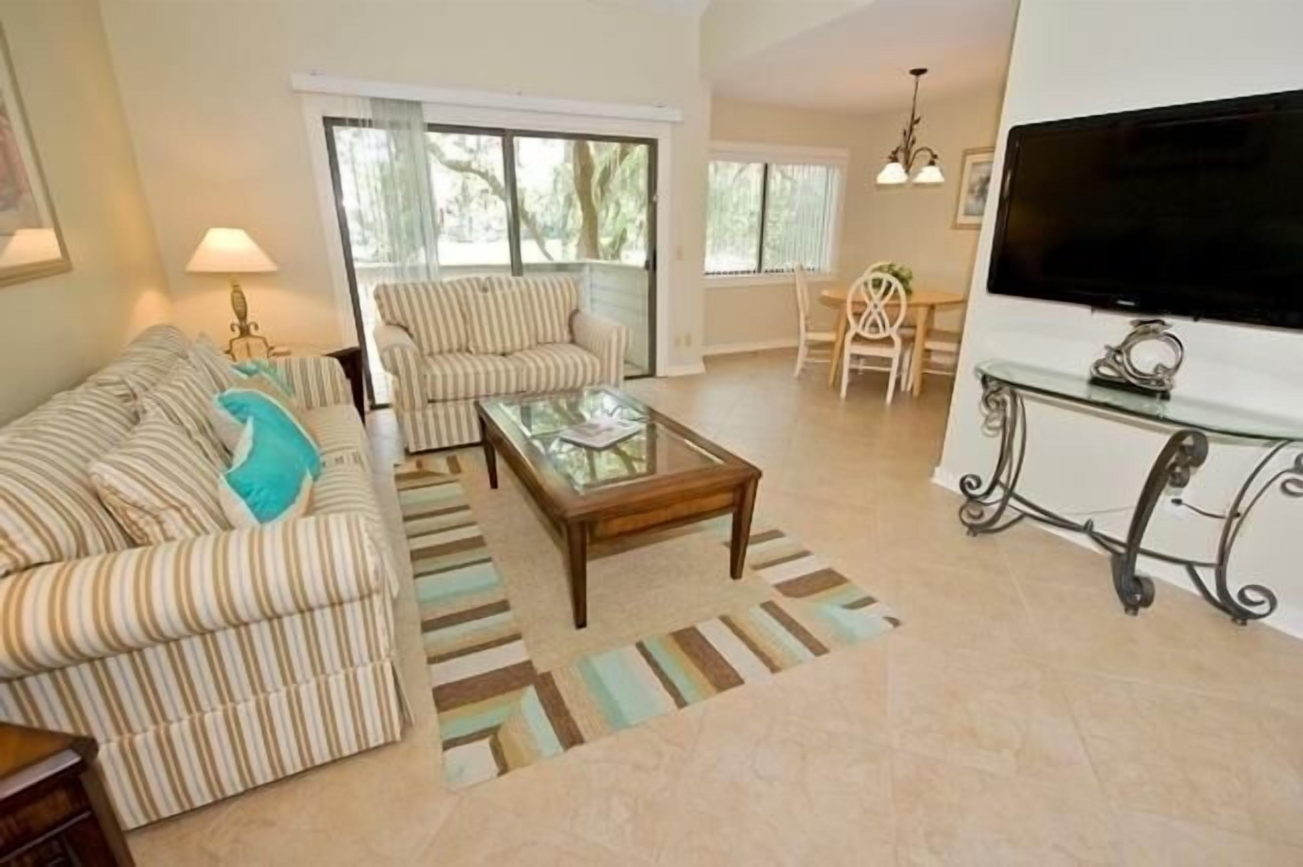 Light-filled, updated Villa w/ Golf-views in the heart of Harbour Town