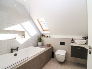 Cottage | Interior - Bullpens (Banff)