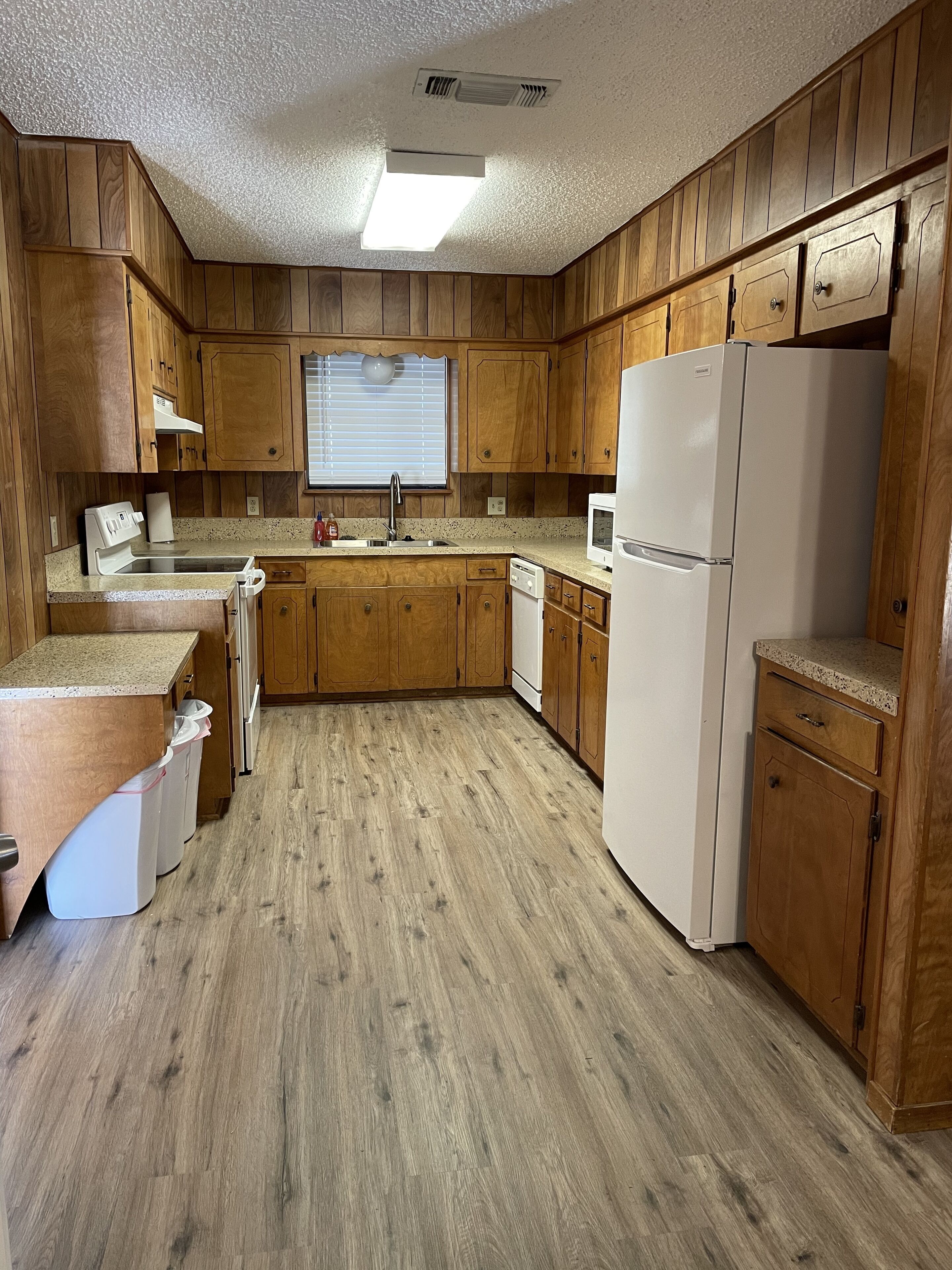 3B 2B DUPLEX-1 Block off IH 35=PET FRIENDLY