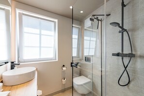 Family Quadruple Room | Bathroom - Hafenhotel zu Putbus (Putbus)