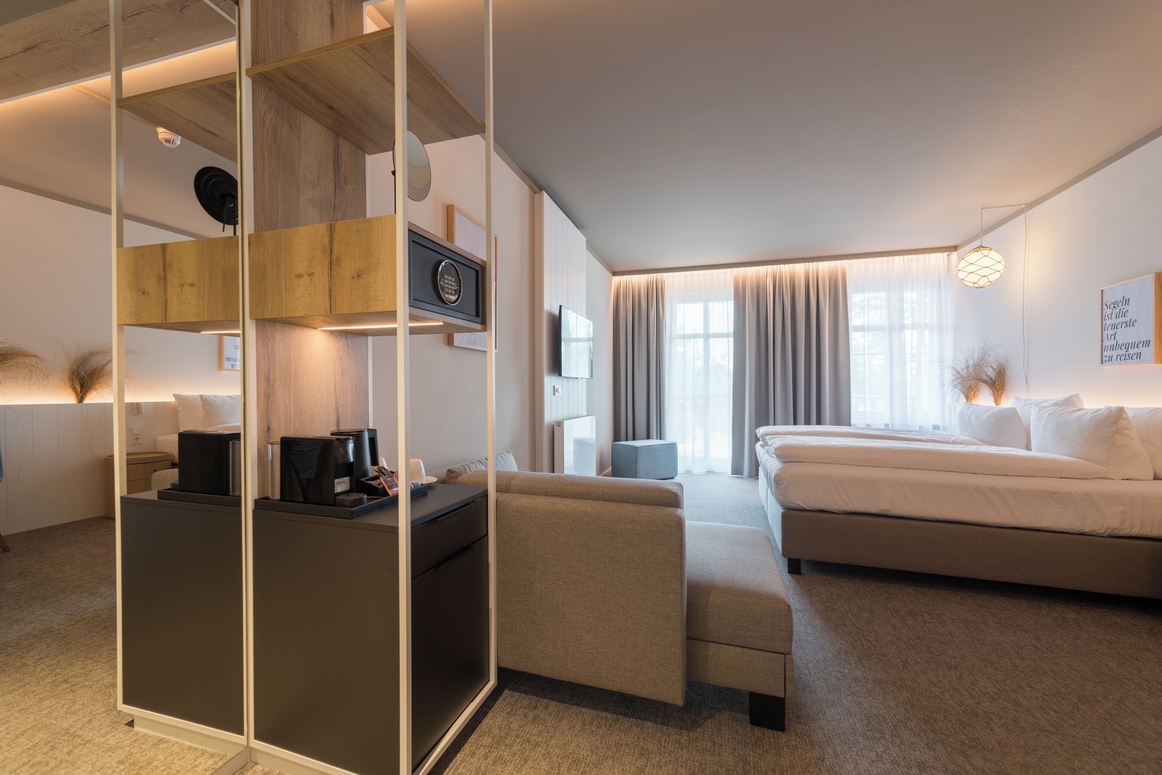 Habitación doble superior | Ropa de cama de alta calidad, minibar, caja fuerte y escritorio