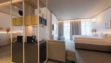 Habitación doble superior | Ropa de cama de alta calidad, minibar, caja fuerte y escritorio