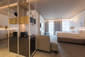 Superior Double Room, Balcony | Premium bedding, in-room safe, desk, laptop workspace