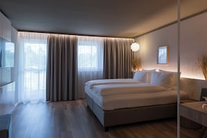 Quarto casal superior | Roupas de cama premium, frigobar, cofres nos quartos, escrivaninha