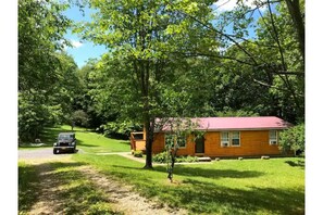 Exterior - 1 Mile to New River Gorge Bridge and National Park at Canyon Rim, with a Hot Tub (Lansing)