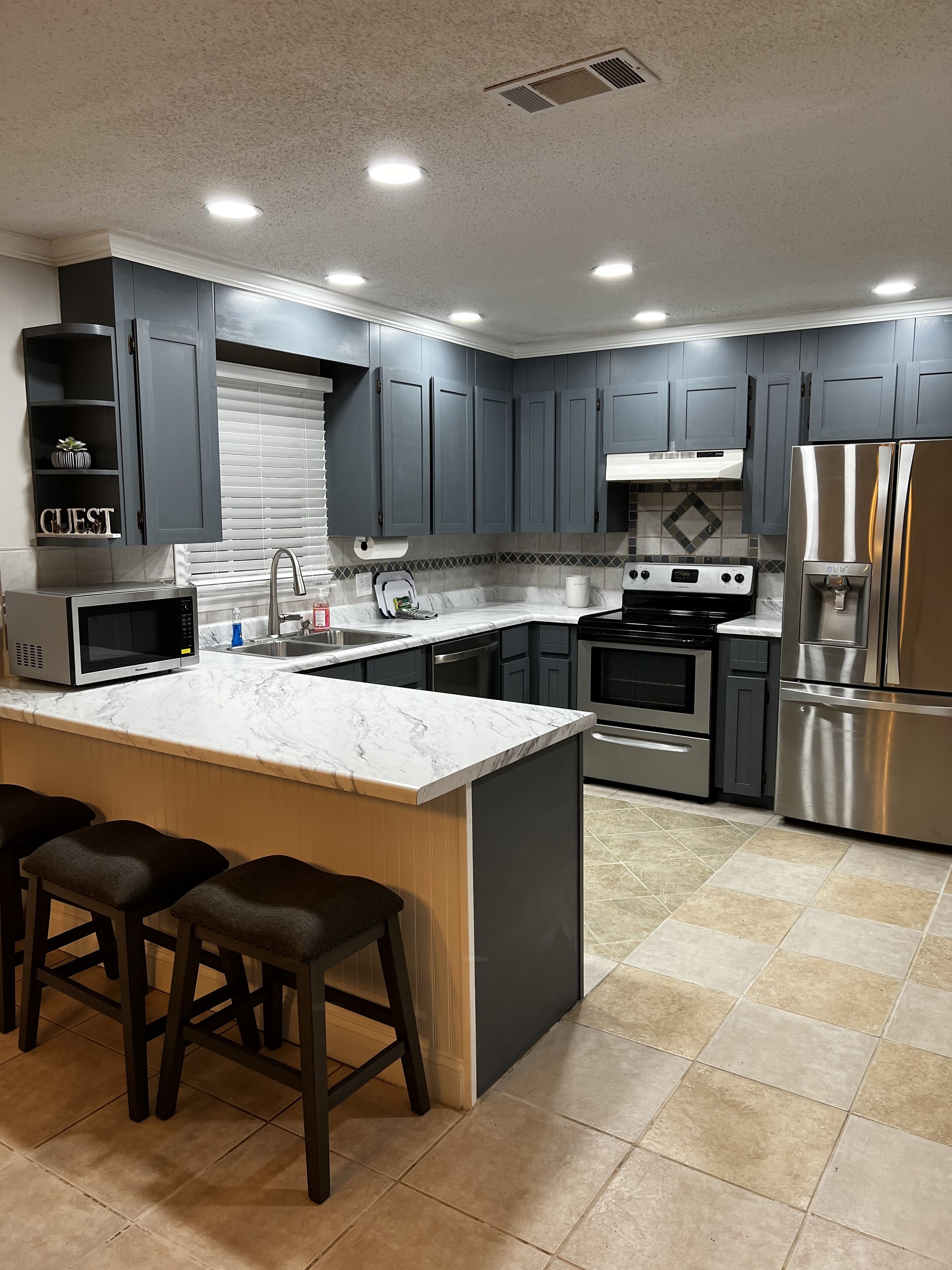 ثلاجة، ميكروويف، فرن، موقد طهي مسطح