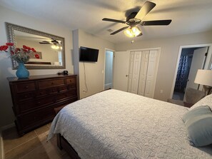 4 habitaciones, escritorio, tabla de planchar con plancha y wifi gratis