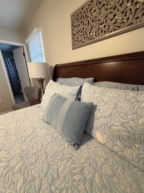 4 bedrooms, desk, iron/ironing board, free WiFi - Prettiest in Blue 3 day min stay (Warner Robins)