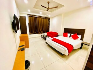 Free WiFi, bed sheets - Hotel Kinsfolk inn (Ghaziabad)
