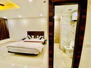 Free WiFi, bed sheets - Hotel Kinsfolk inn (Ghaziabad)