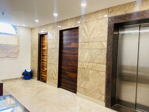 Elevator - Hotel Kinsfolk inn (Ghaziabad)