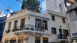 أغطية فراش متميزة ومساحة عمل للكمبيوتر المحمول وستائر تعتيم