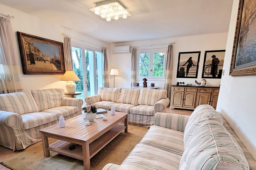 Beautiful House For 8 With Garden And Pool