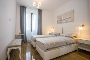 2 bedrooms, iron/ironing board, WiFi, bed sheets