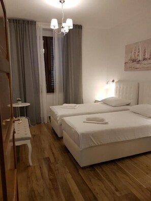 2 chambres, fer et planche à repasser, Wi-Fi, draps fournis