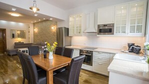 Coffee/tea maker, fridge, microwave, oven