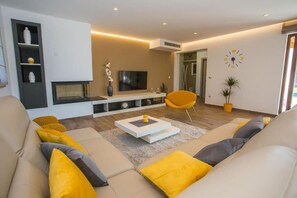 TV - Villa Tiffany with pool (Porec)