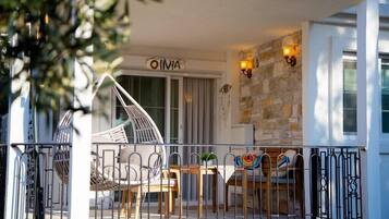 Deluxe Suite | Terrace/patio