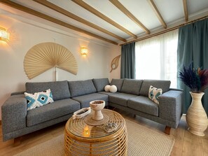 Premium bedding, individually decorated, individually furnished, desk - Foga Beach Homes (Foça)