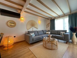 Premium bedding, individually decorated, individually furnished, desk