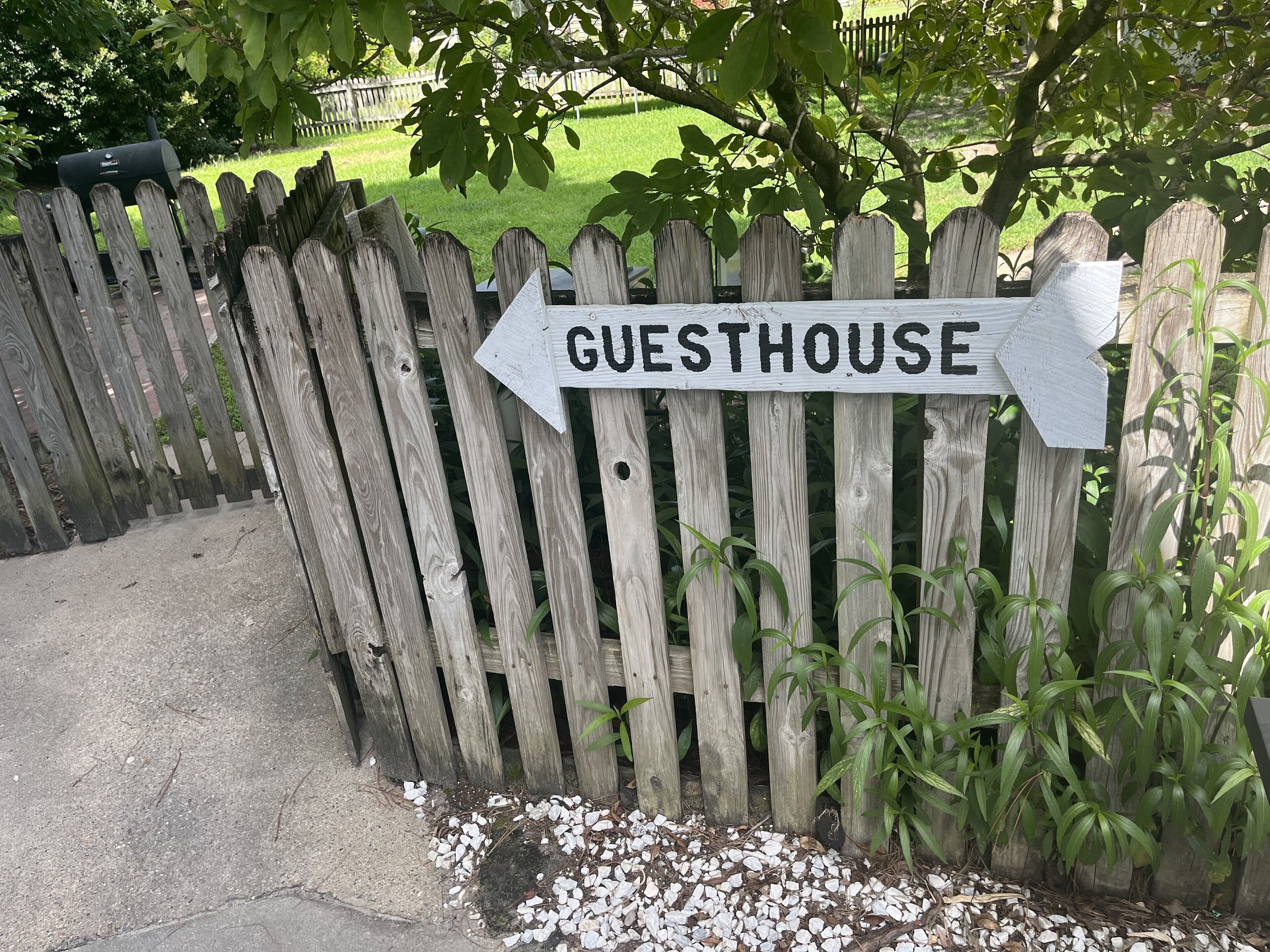 detached guesthouse, minutes to downtown, breweries, and shopping