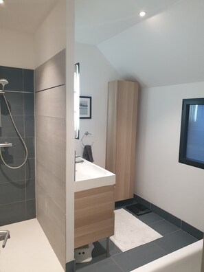 Ensemble baignoire-douche