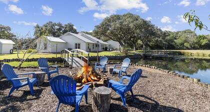 2 bedroom Cabin! Party Barn with games! 5 acers with pond!