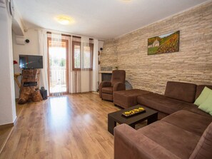 Apartment (Two Bedroom Apartment with Terrace an) | Living room | TV - Apartments Andre Poreč (Porec)