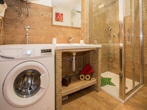 Apartment (Two Bedroom Apartment with Terrace an) | Bathroom - Apartments Andre Poreč (Porec)