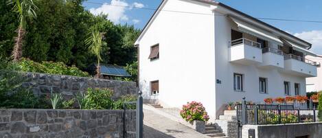 Apartment (Two bedroom apartment with Terrace an) | Aussenbereich