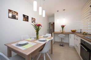 Departamento (Two bedroom apartment with Terrace an) | Comedor