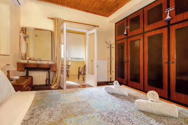 3 Schlafzimmer, Schreibtisch, Bügeleisen/Bügelbrett, Reisekinderbett