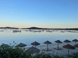 Beach nearby, sun loungers, beach towels