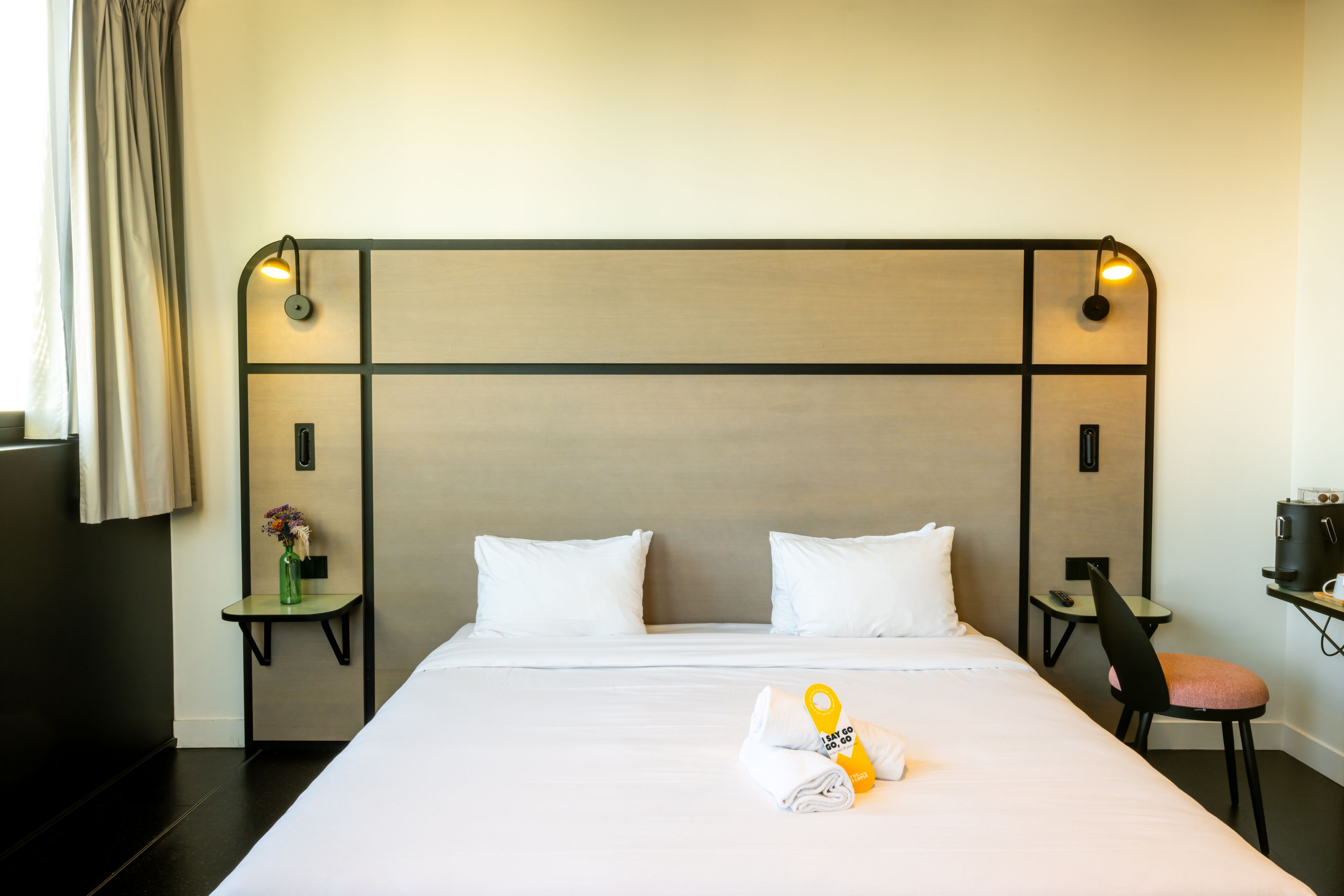 Standardzimmer, 1 Schlafzimmer, Stadtblick | Zimmersafe, schallisolierte Zimmer, kostenloses WLAN, Bettwäsche