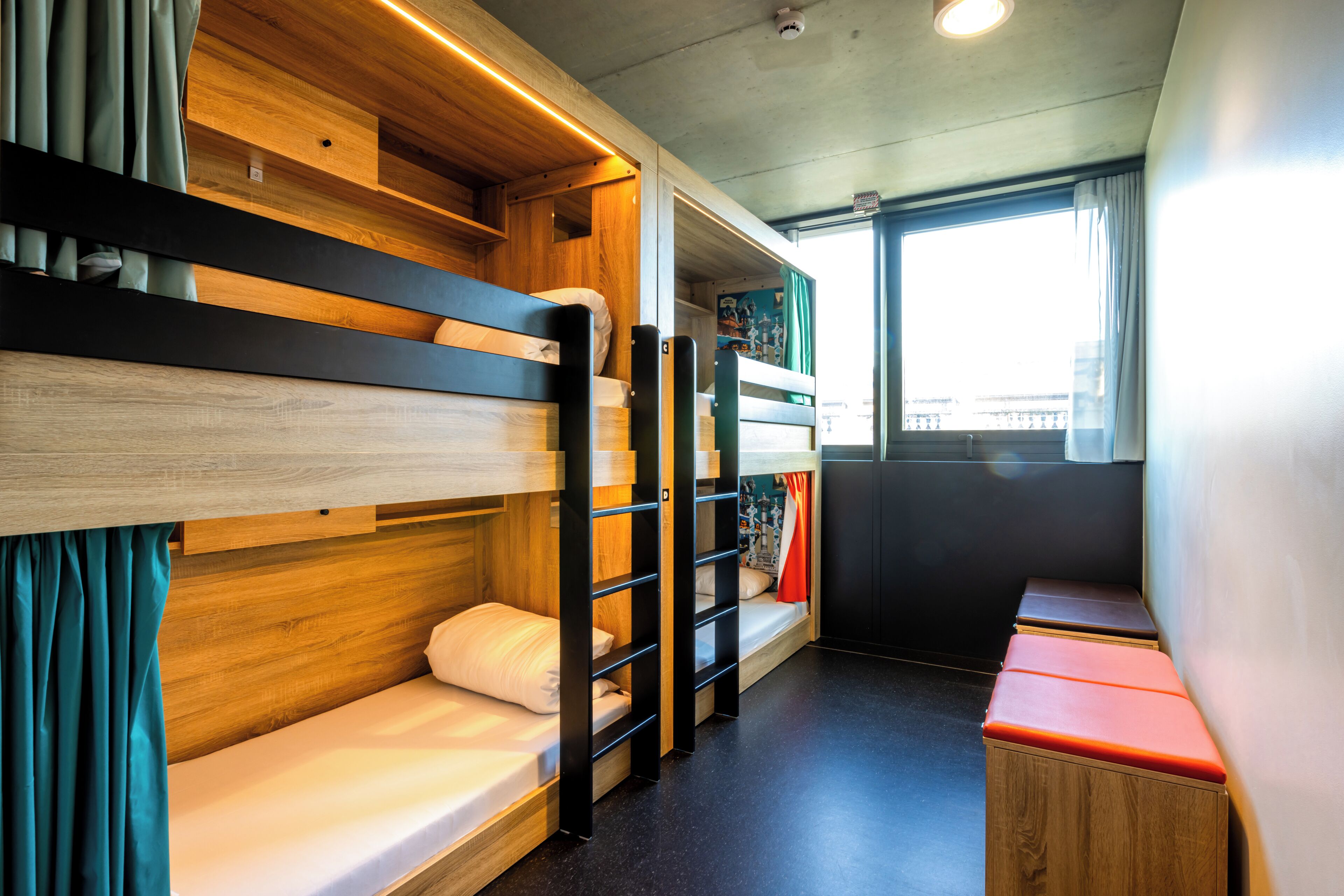In-room safe, soundproofing, free WiFi, bed sheets