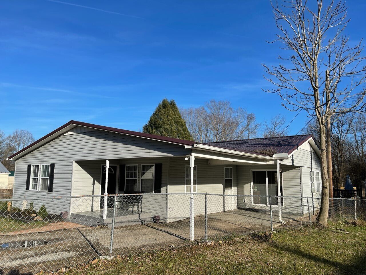 Three bedroom house on ATV Route & only minutes from Norris Lake