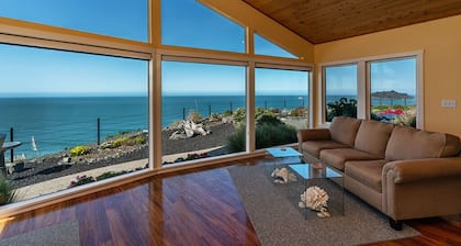 Pacific Dream - Luxury Cliffside Oasis w/ Hot Tub!